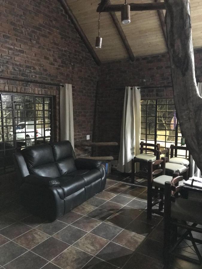 Kruger Wild Dog Inn Marloth Park Exterior photo