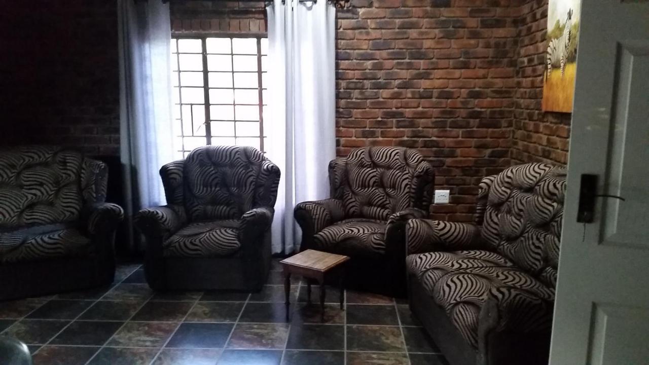 Kruger Wild Dog Inn Marloth Park Exterior photo
