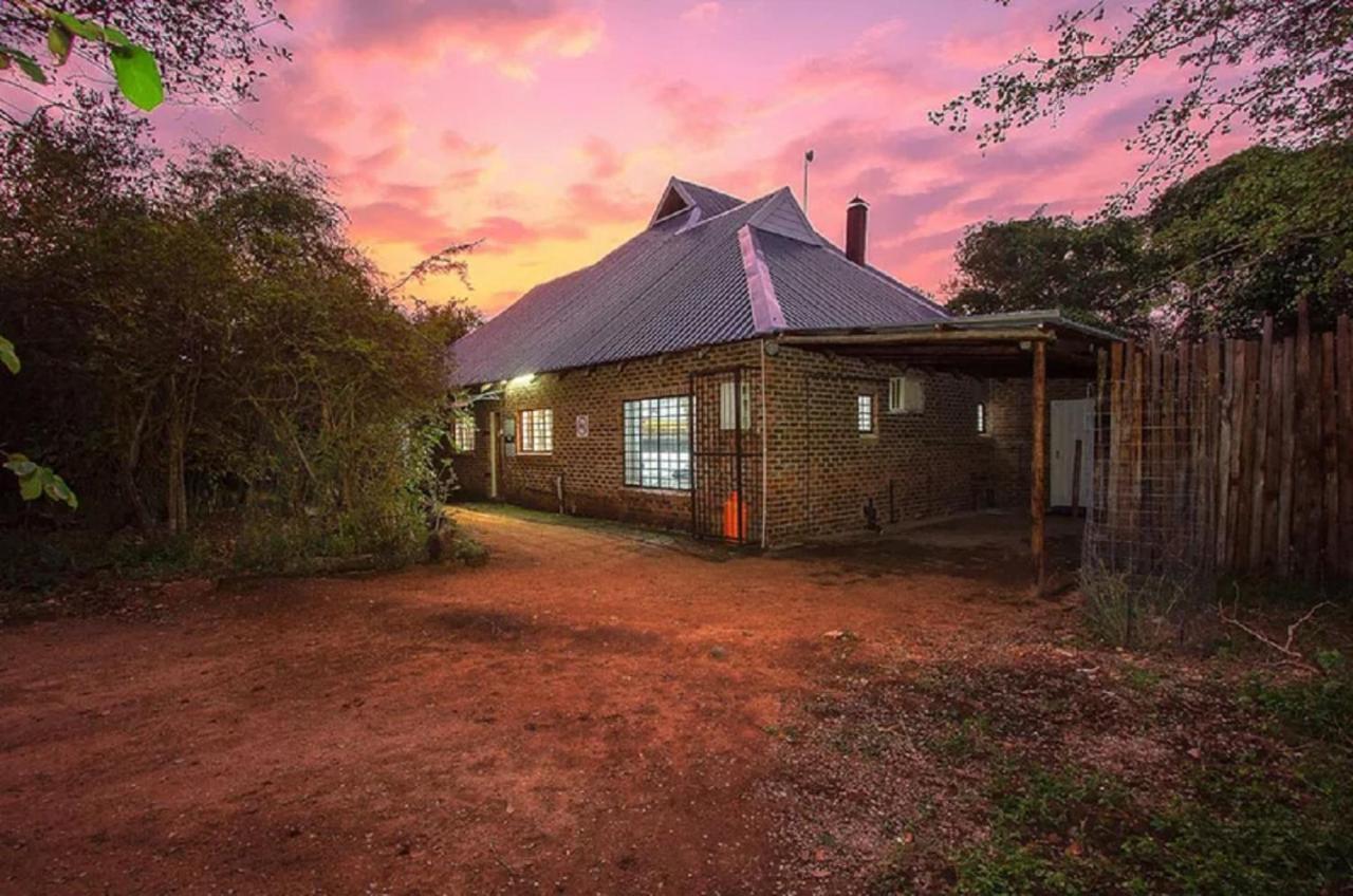 Kruger Wild Dog Inn Marloth Park Exterior photo