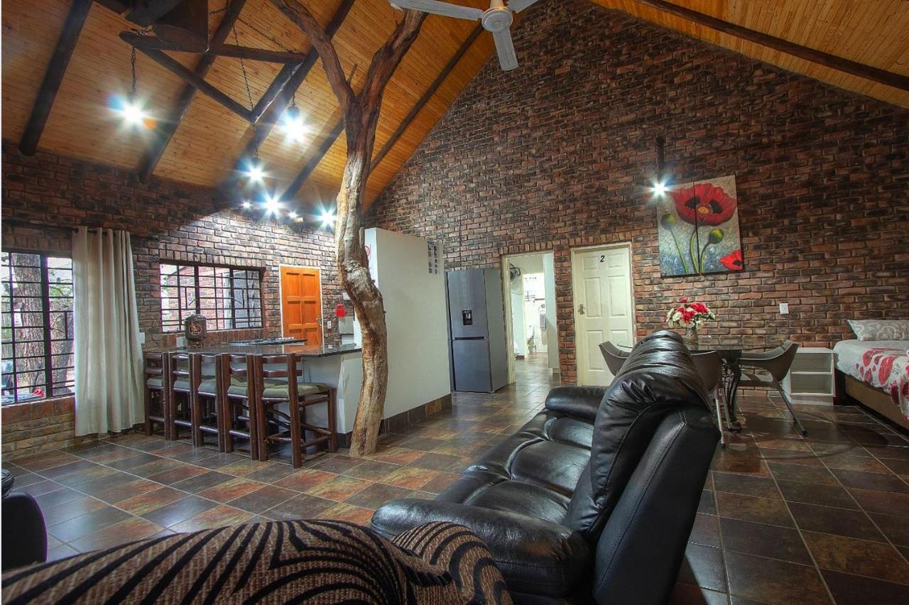 Kruger Wild Dog Inn Marloth Park Exterior photo