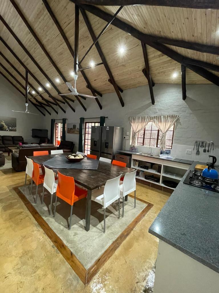 Kruger Wild Dog Inn Marloth Park Exterior photo