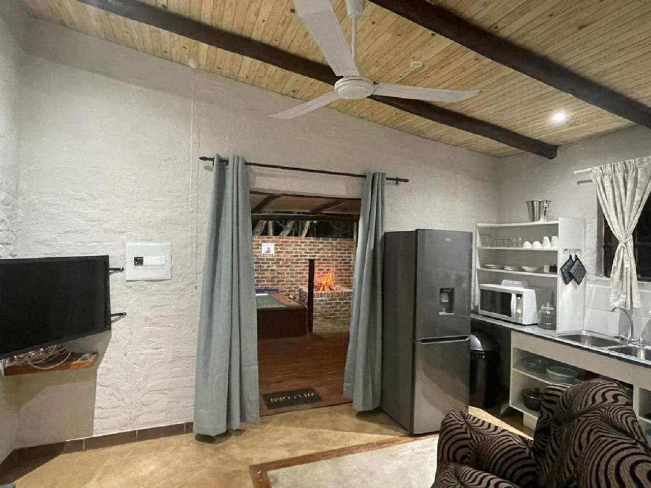 Kruger Wild Dog Inn Marloth Park Exterior photo