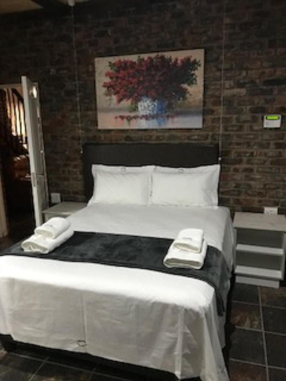 Kruger Wild Dog Inn Marloth Park Room photo