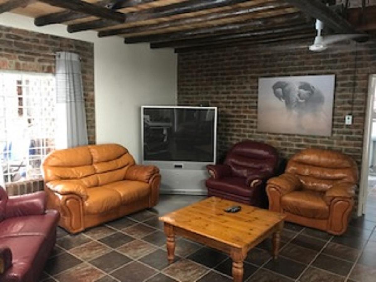 Kruger Wild Dog Inn Marloth Park Exterior photo